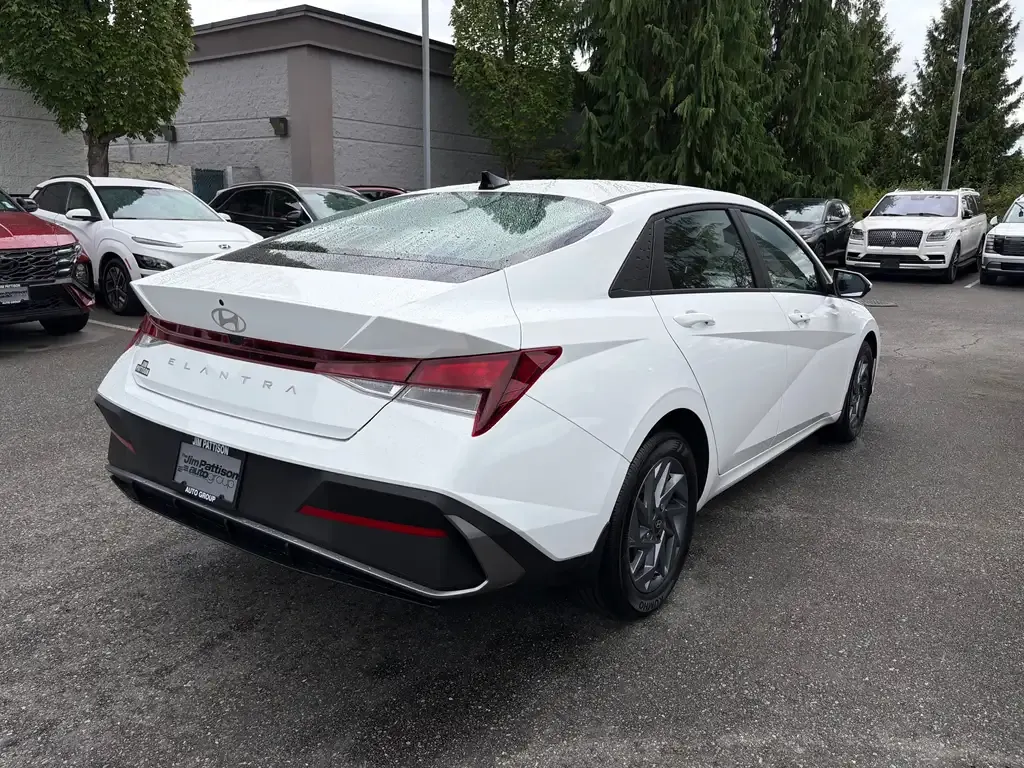 Hyundai Elantra 2025 photo 5