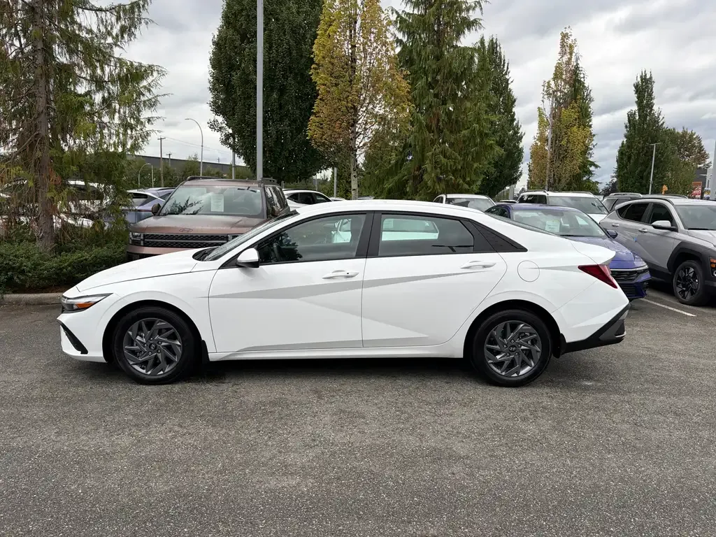 Hyundai Elantra 2025 photo 2