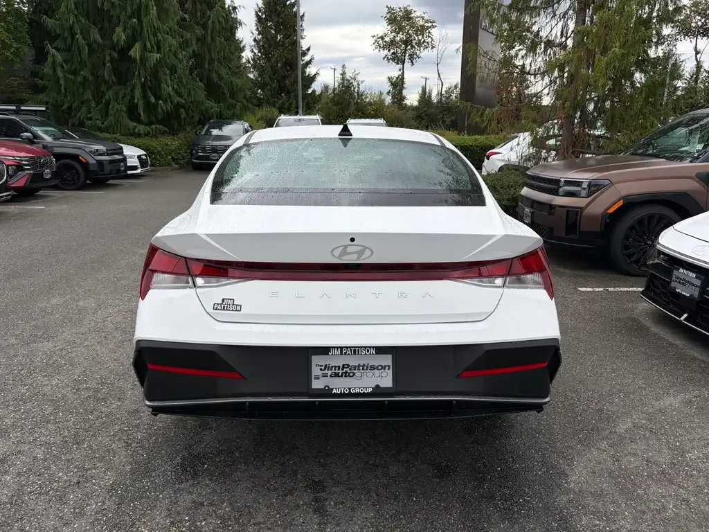 Hyundai Elantra 2025 photo 4