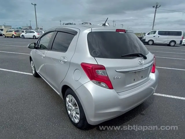 Toyota Vitz 2016 photo 3
