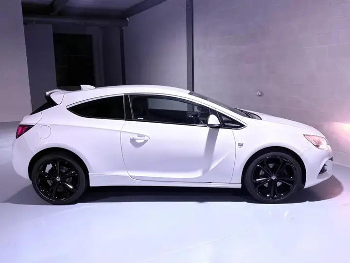 Vauxhall Astra Gtc 2017 photo 3