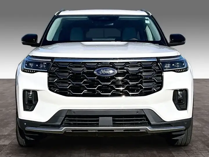 Ford Explorer 2025 photo 3