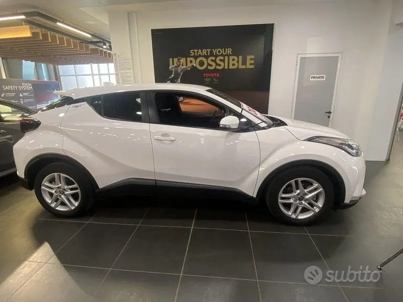 Toyota C-Hr 2022 photo 2