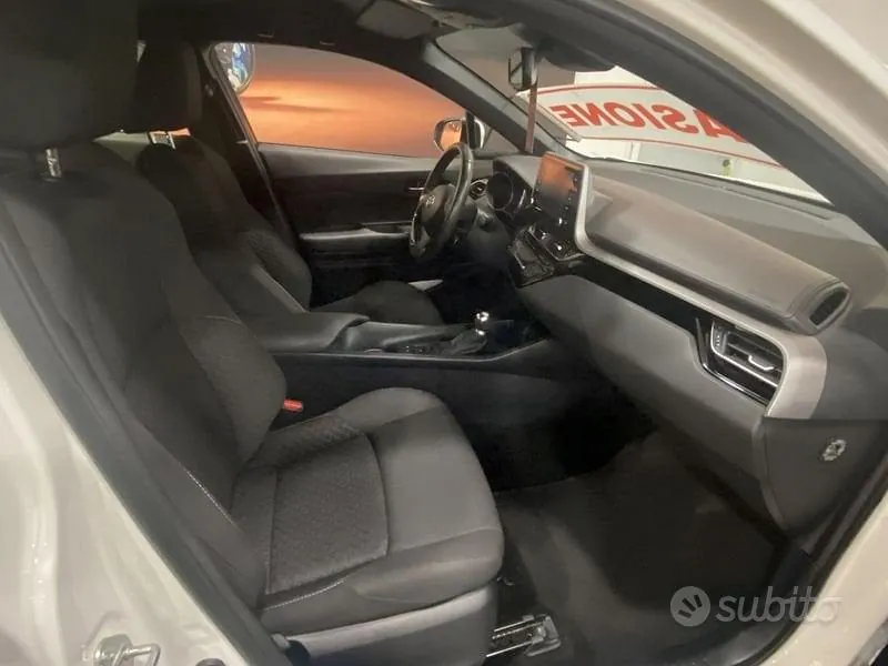 Toyota C-Hr 2022 photo 3