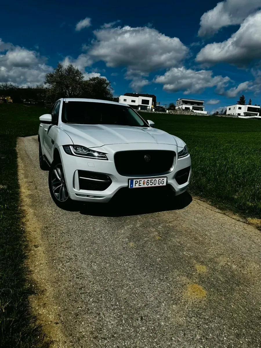 Jaguar F-Pace 2016 photo 2