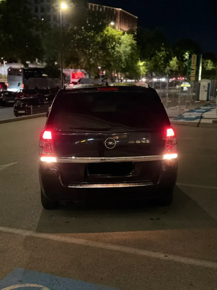 Opel Zafira 2009 photo 2
