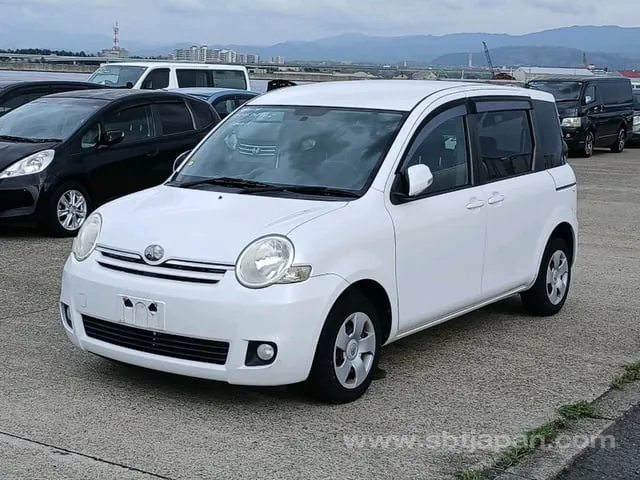 Toyota Sienta 2009 photo 2