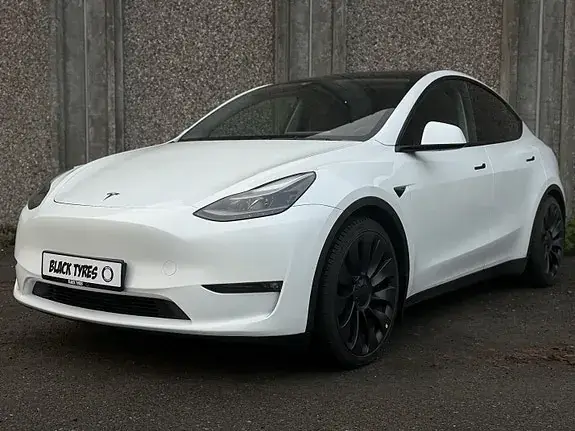 Tesla Model Y 2024 photo 2