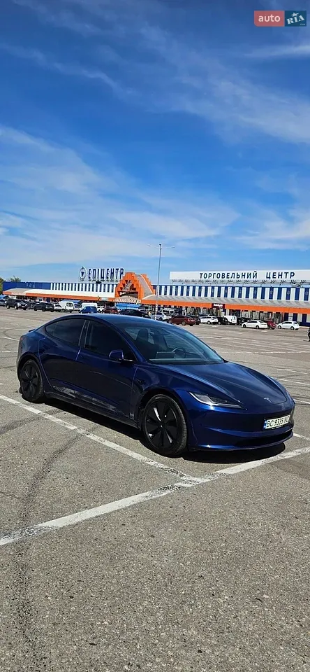 Tesla Model 3 2024 photo 2