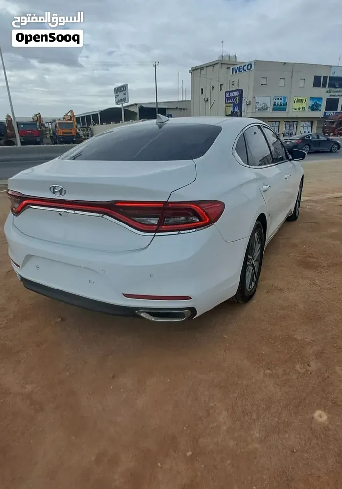 Hyundai Azera 2018 photo 2