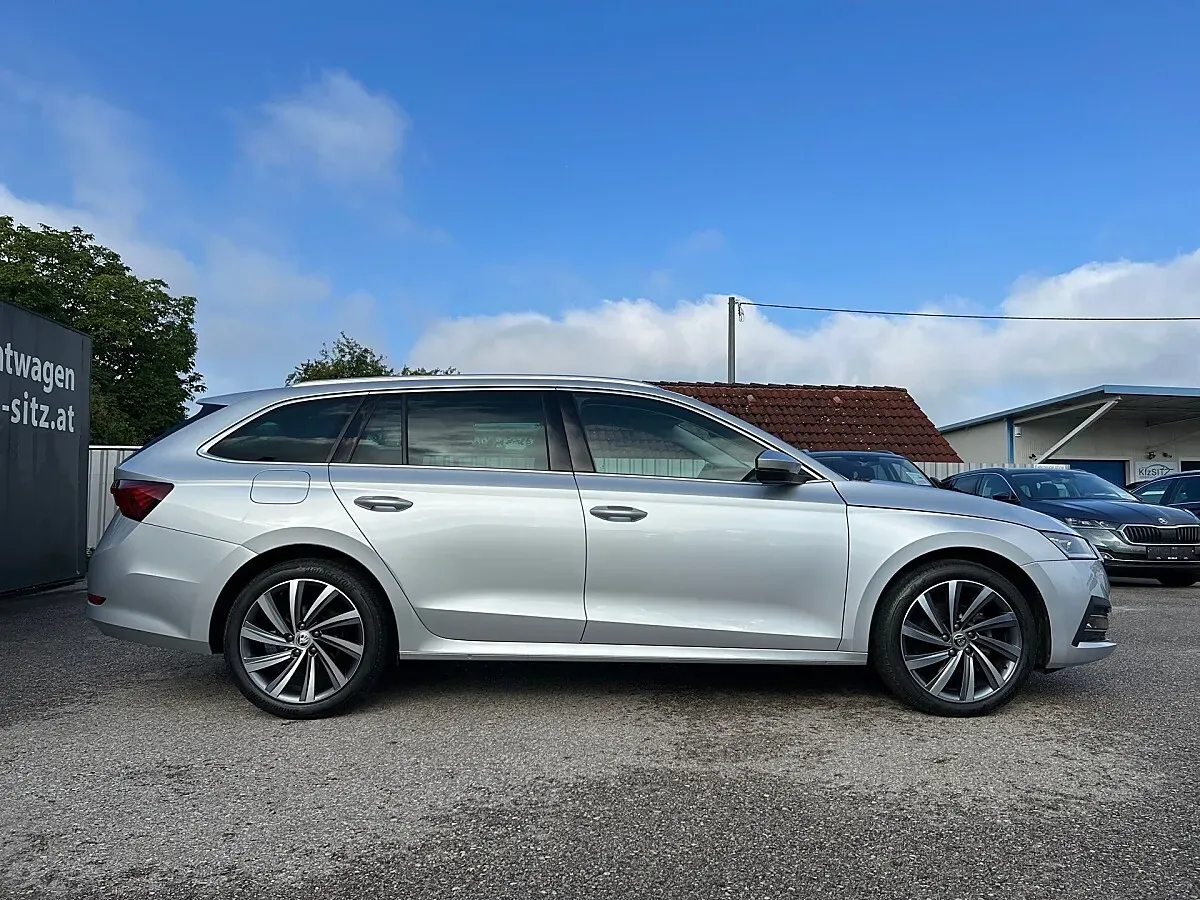 Skoda Octavia 2023 photo 2