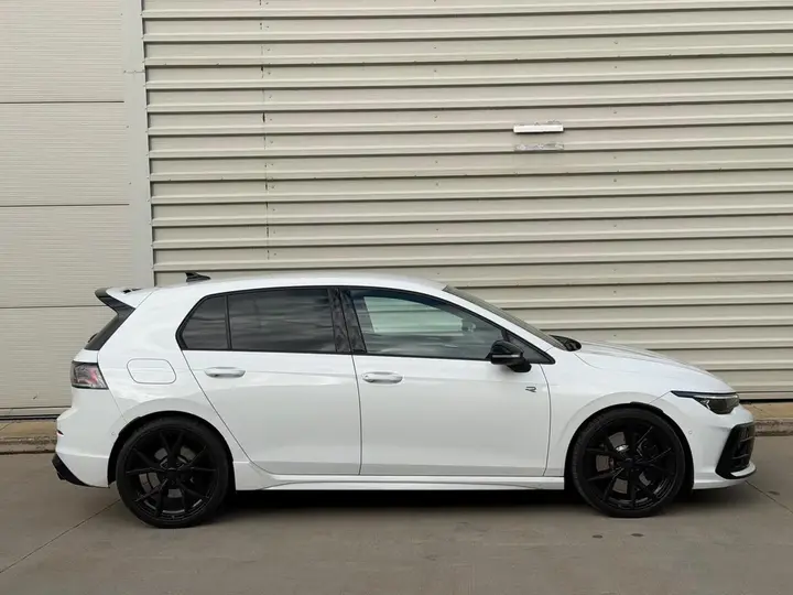 Volkswagen Golf 2025 photo 2