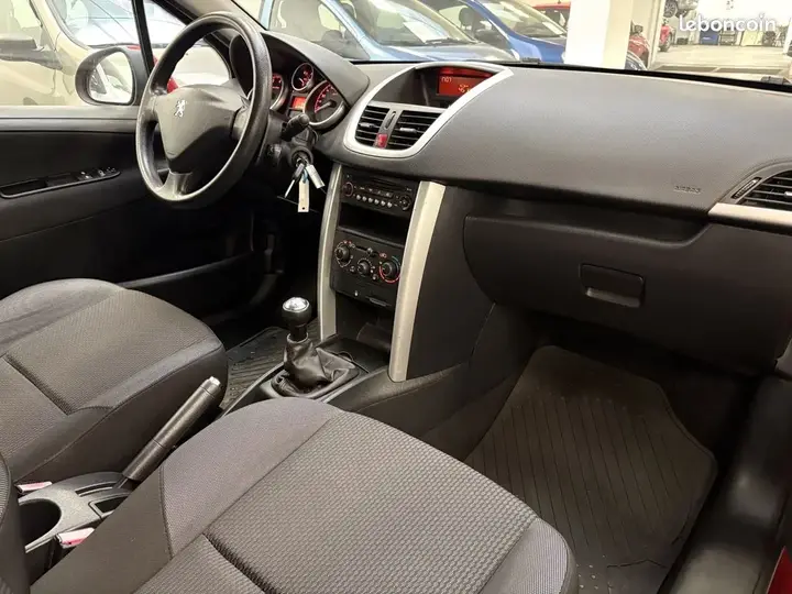 Peugeot 207 2013 photo 5