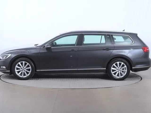 Volkswagen Passat 2018 photo 2