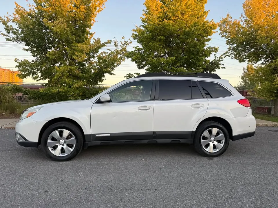 Subaru Outback 2012 photo 2