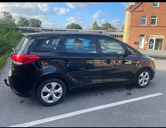 Kia Carens 2015 photo 2