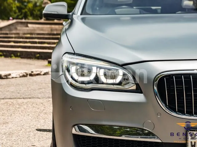 BMW 735Li 2013 photo 3