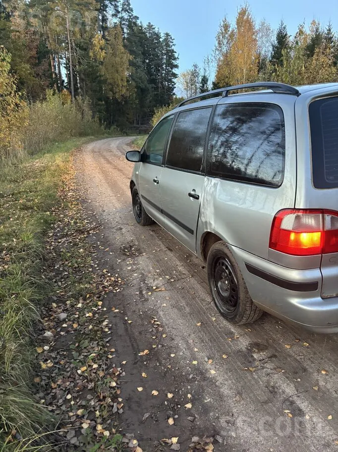 Ford Galaxy 2003 photo 4