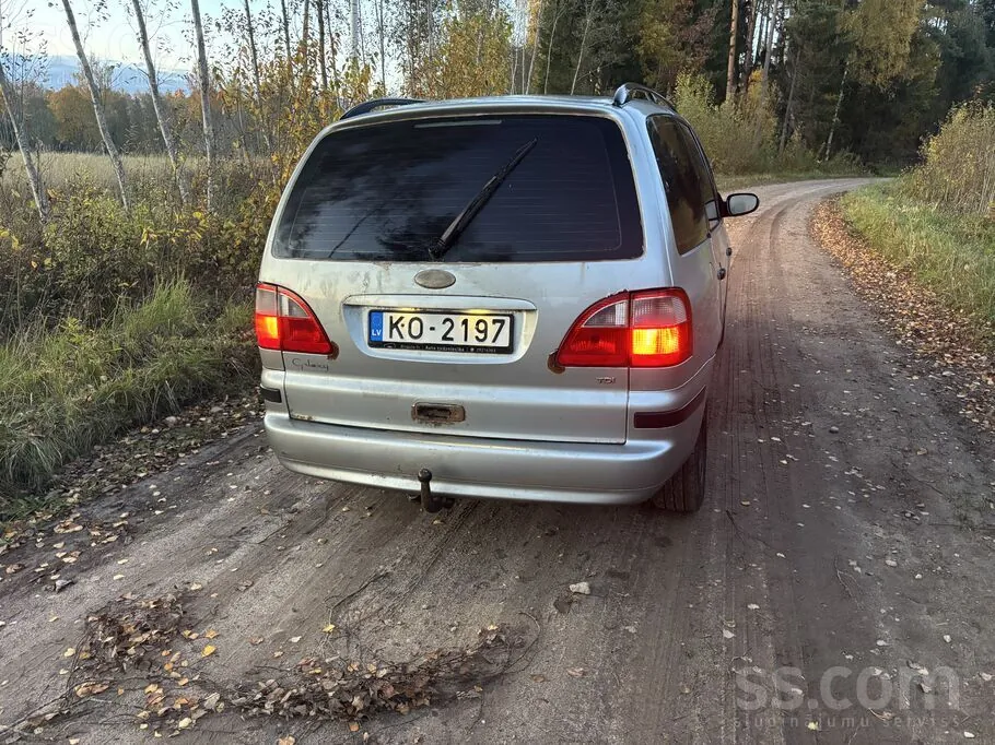 Ford Galaxy 2003 photo 2