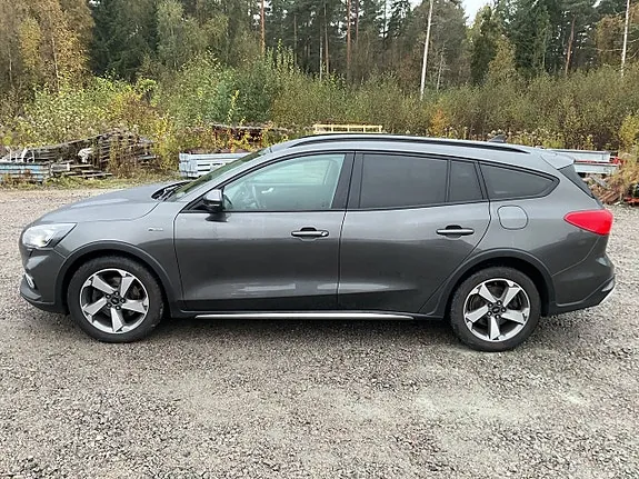 Ford Focus 2021 photo 2