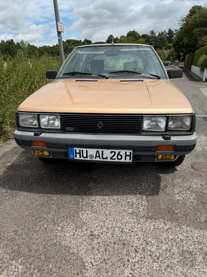 Renault R11