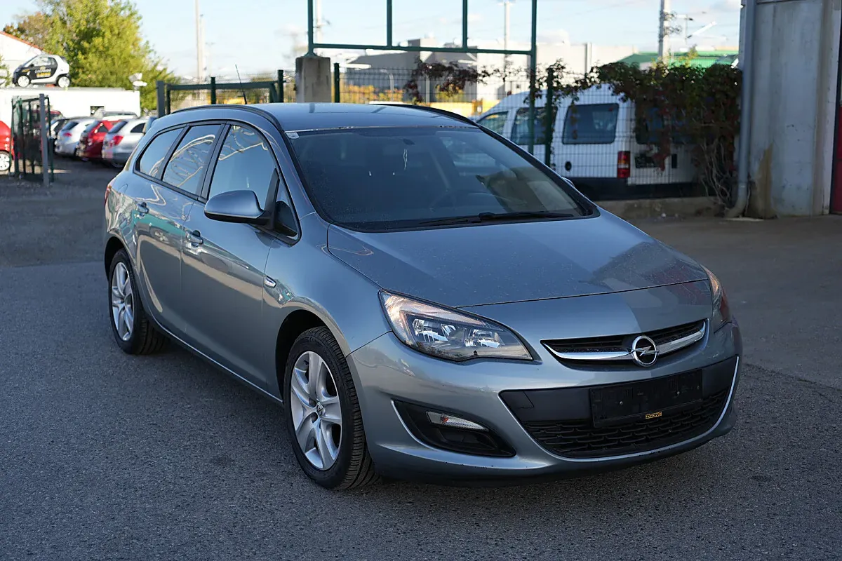 Opel Astra 2013 photo 3