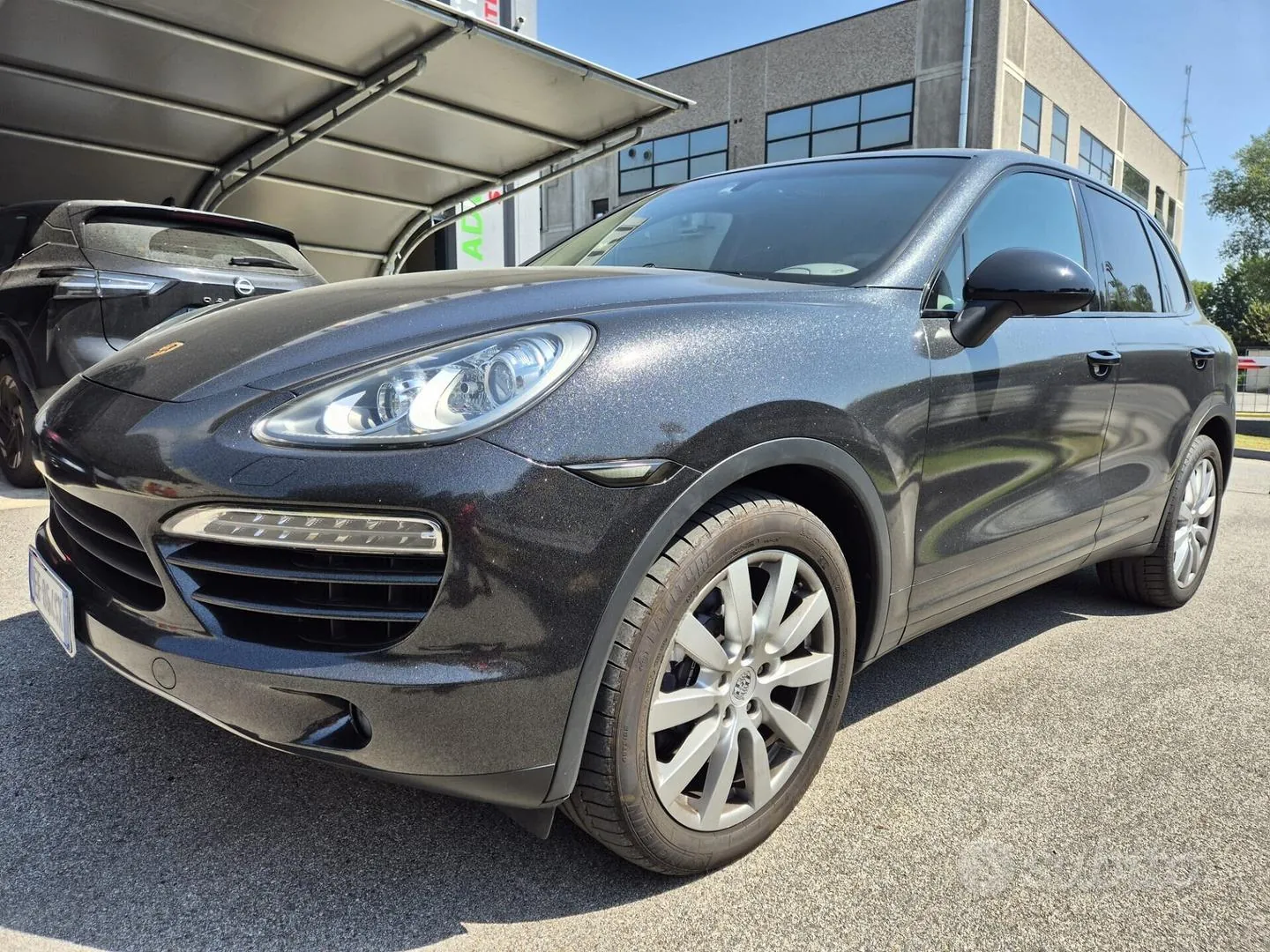 Porsche Cayenne 2011 photo 2