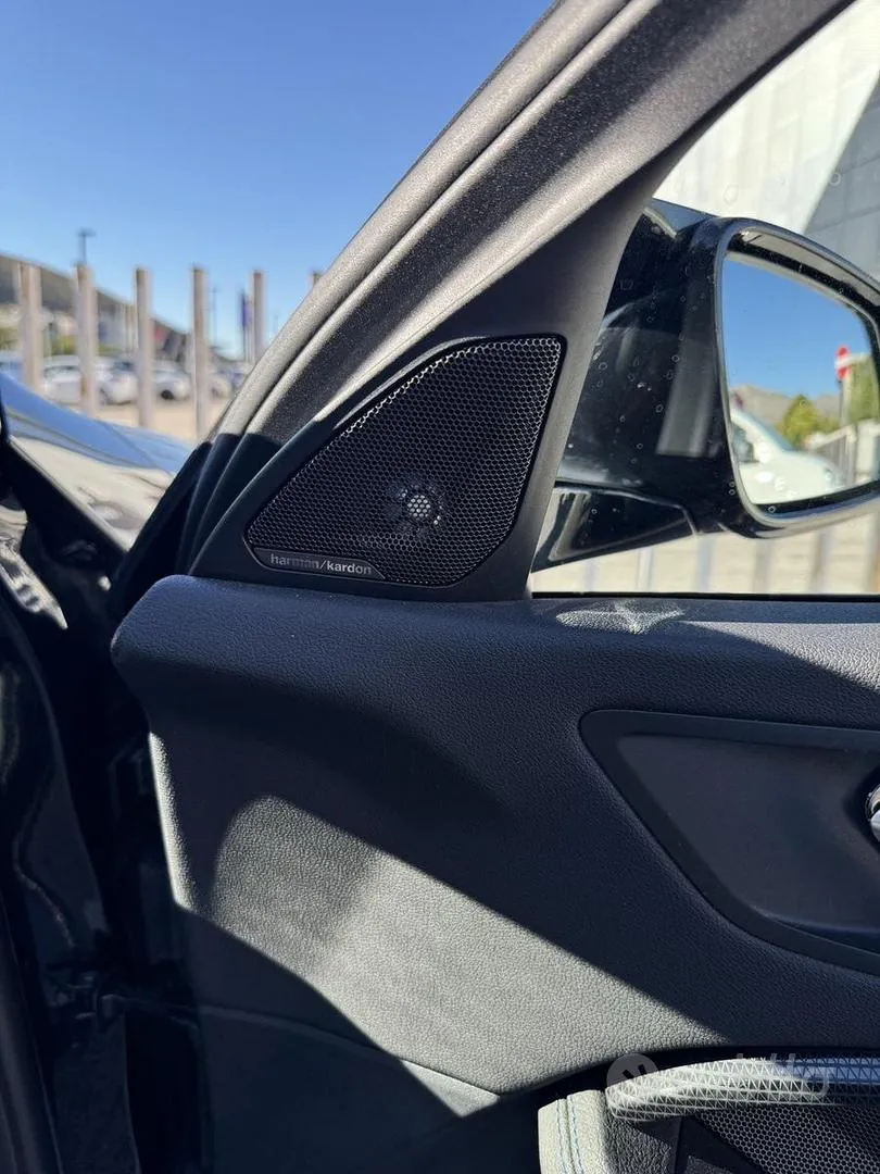 BMW 1 Series 2023 photo 2
