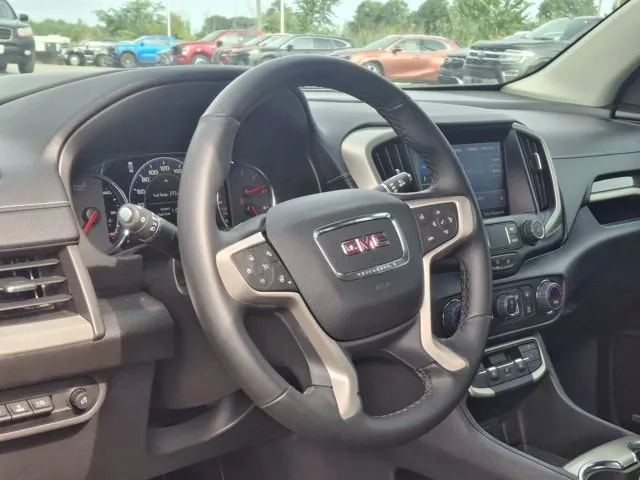 GMC Terrain 2024 photo 2