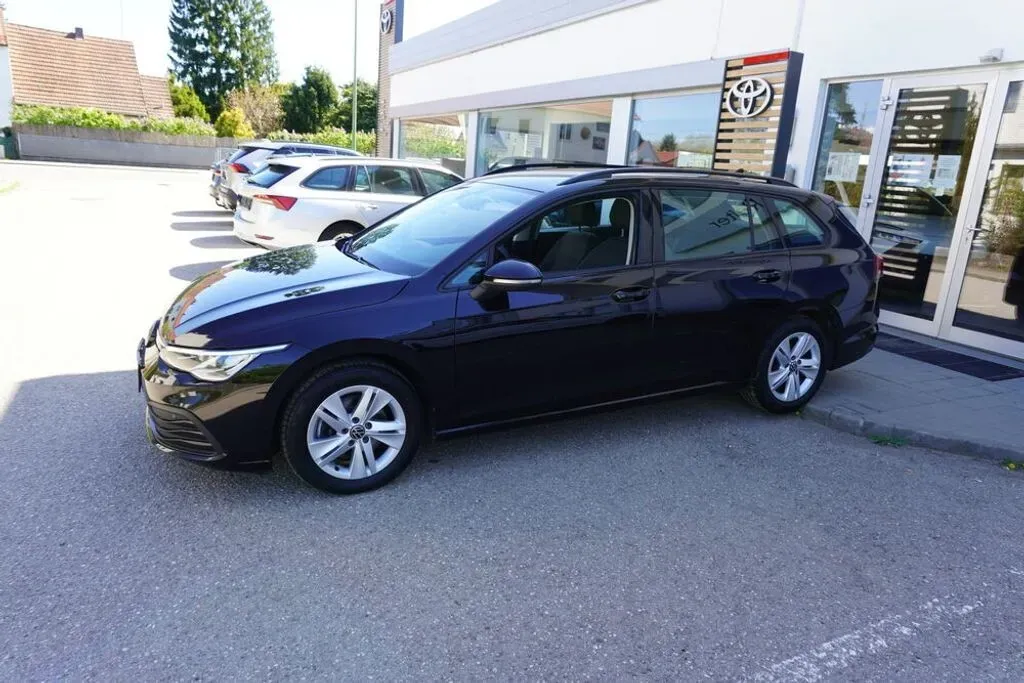 Volkswagen Golf 2023 photo 2