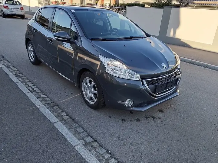 Peugeot 208 2014 photo 2