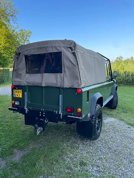Land Rover Defender 110 1993 photo 5
