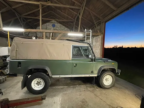 Land Rover Defender 110