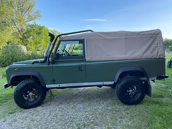 Land Rover Defender 110 1993 photo 3