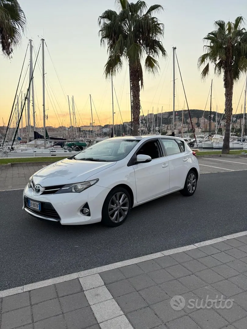Toyota Auris 2014 photo 2