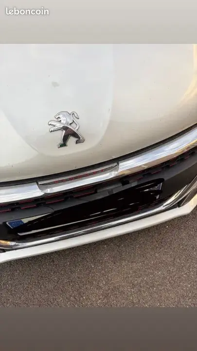 Peugeot 208 2015 photo 2