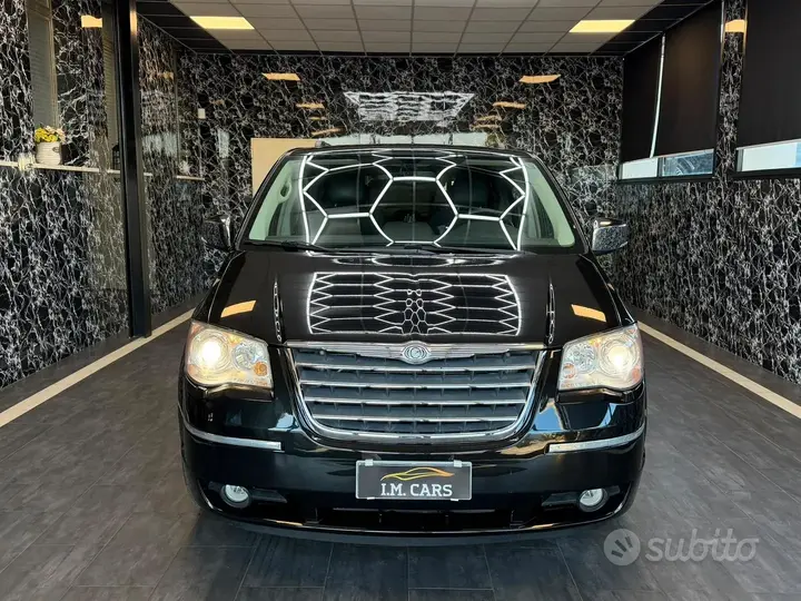Chrysler Grand Voyager 2011 photo 2