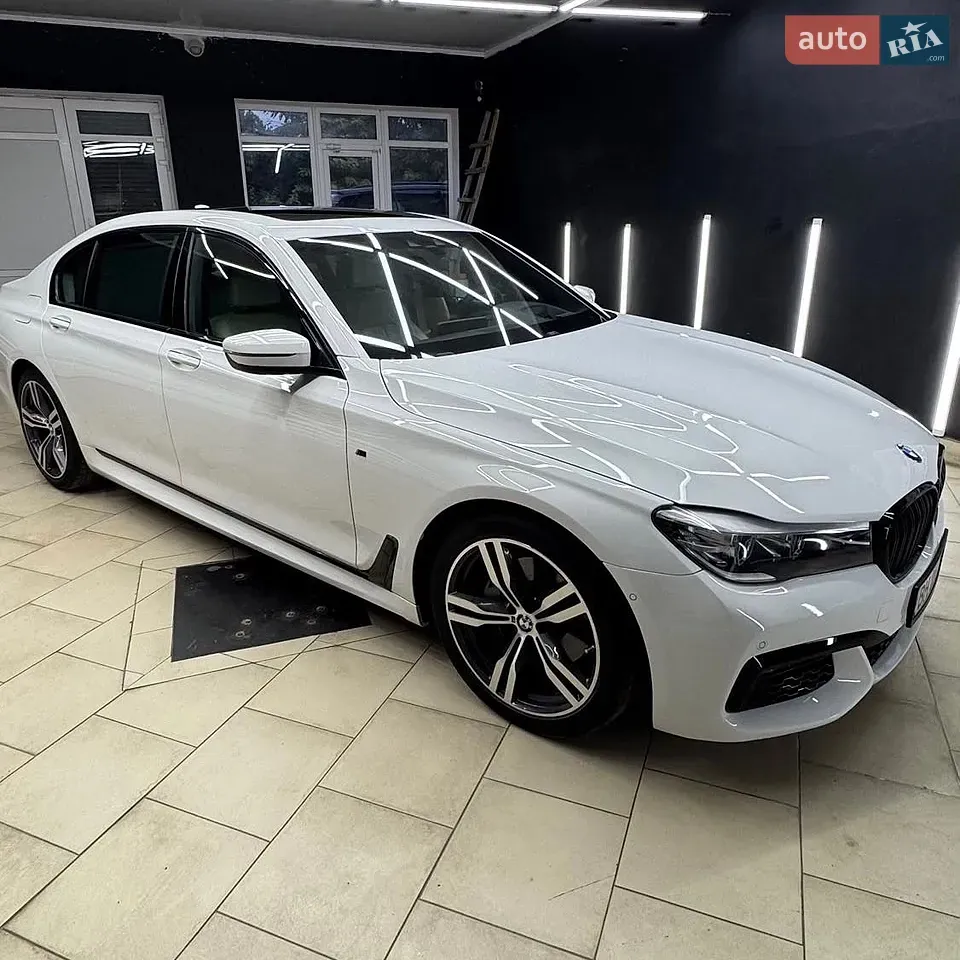 BMW 7 Series 2015 photo 2