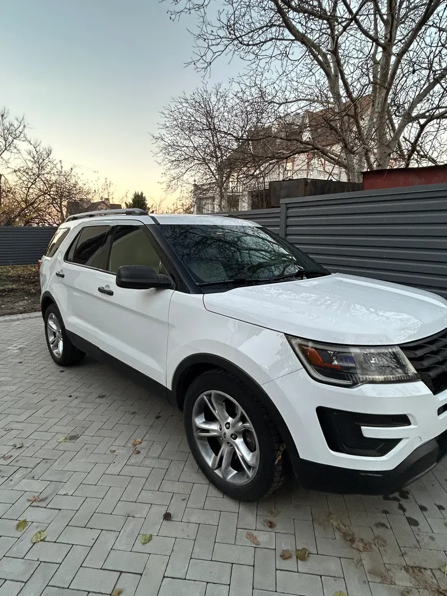 Ford Explorer 2018 photo 2