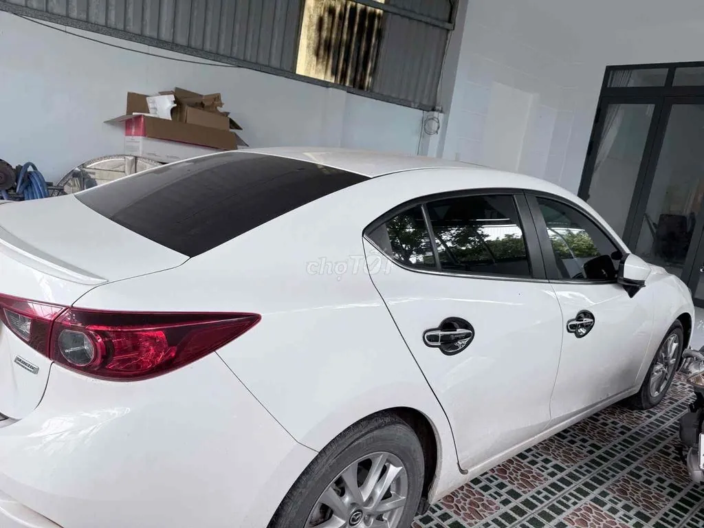 Mazda 3 2018 photo 2