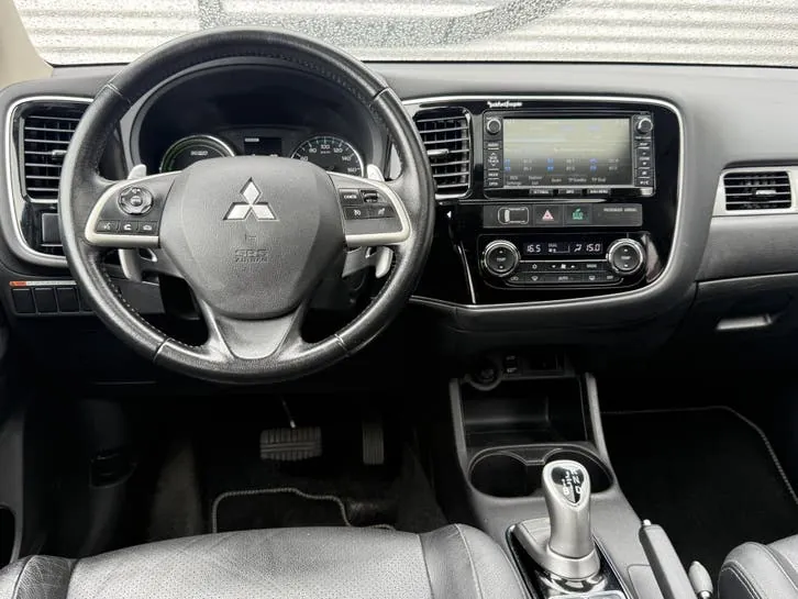 Mitsubishi Outlander 2013 photo 2