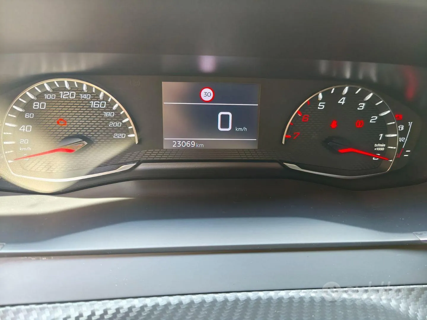 Peugeot 2008 2023 photo 3