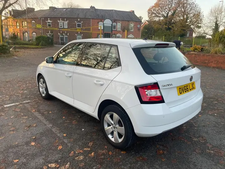 Skoda Fabia 2016 photo 5