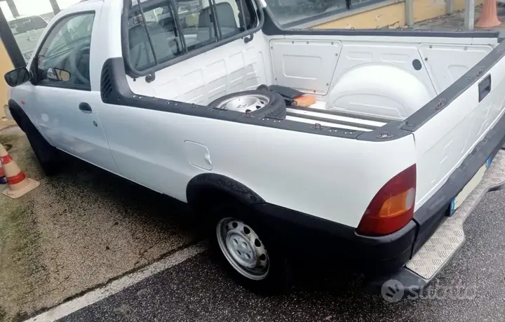Fiat Strada 2001 photo 2