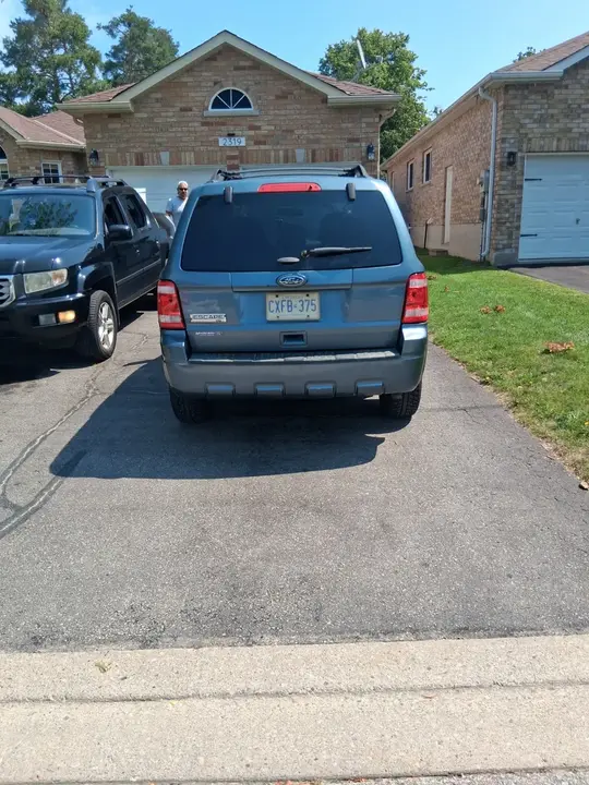 Ford Escape 2011 photo 2