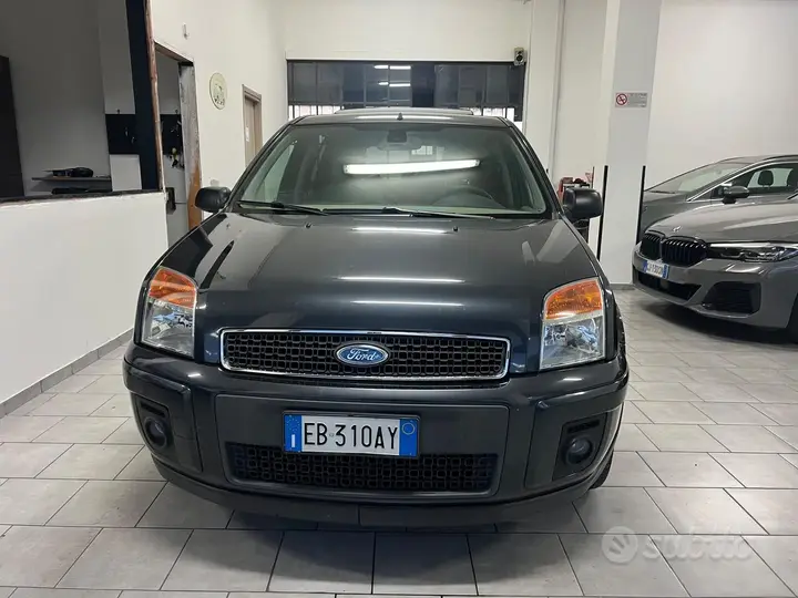 Ford Fusion 2010 photo 2