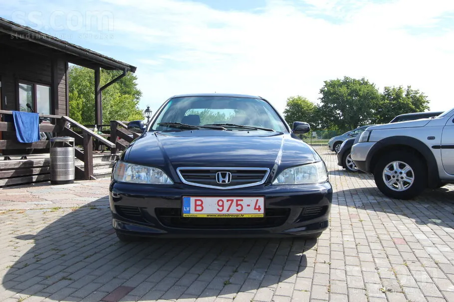 Honda Accord 2002 photo 2