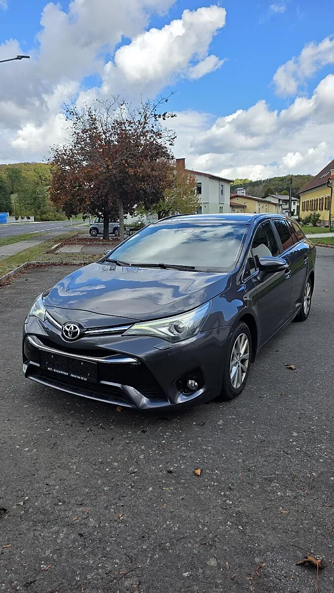 Toyota Avensis 2017 photo 2