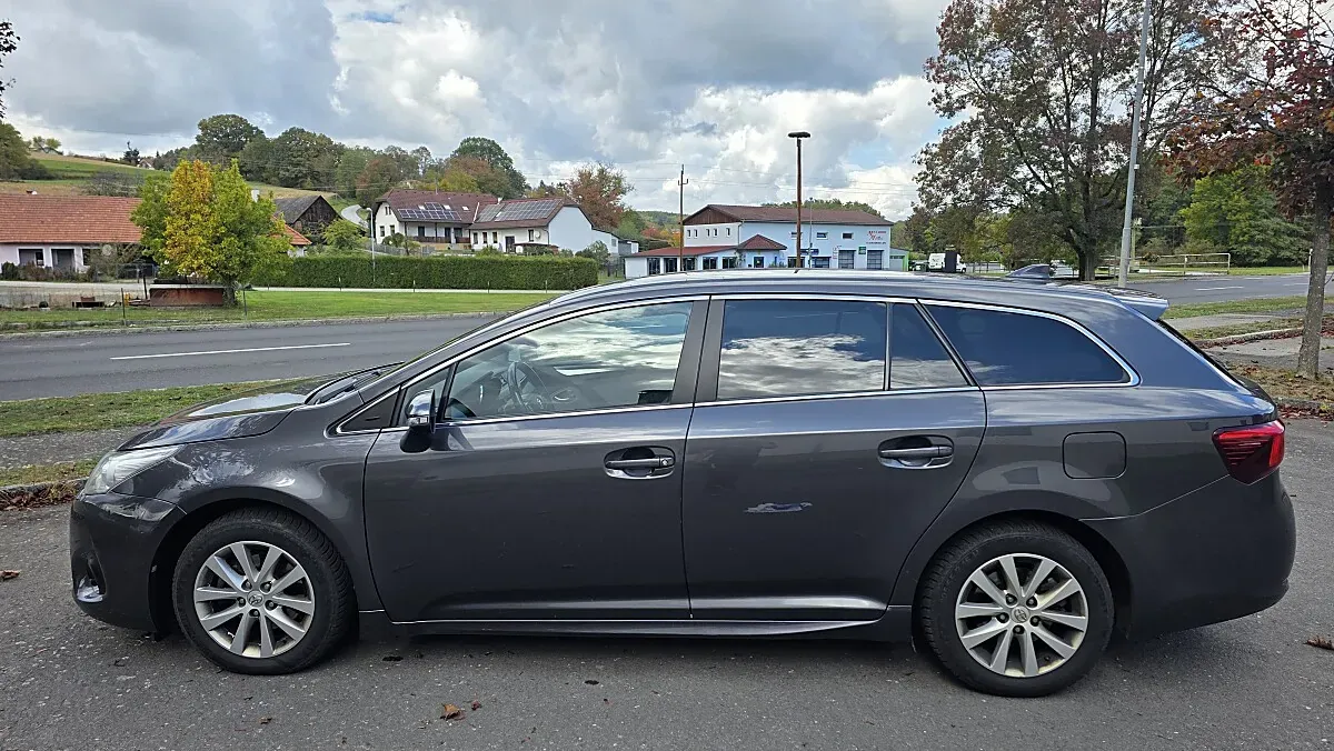 Toyota Avensis 2017 photo 3