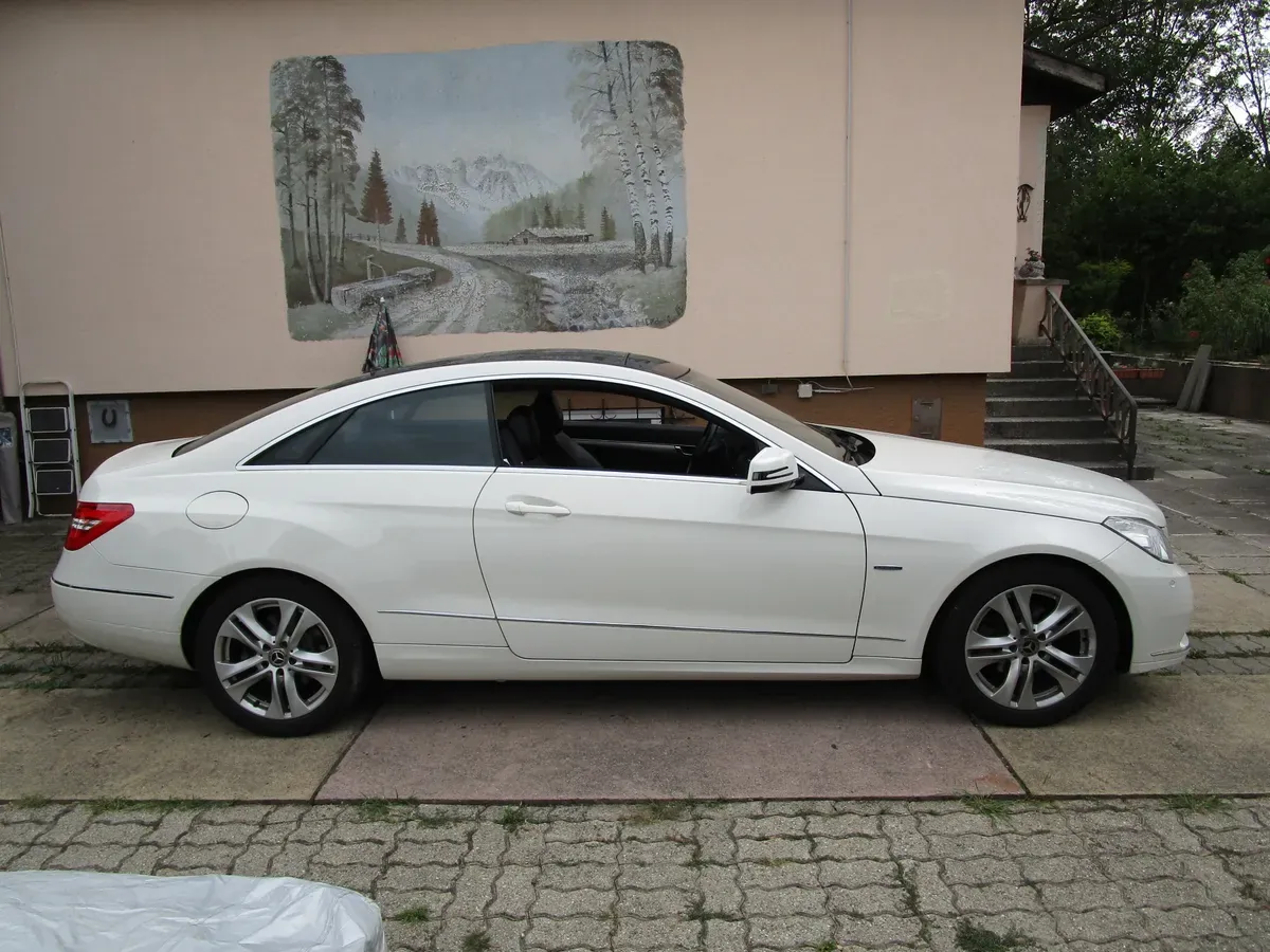 Mercedes-Benz E-Class 2010 photo 2